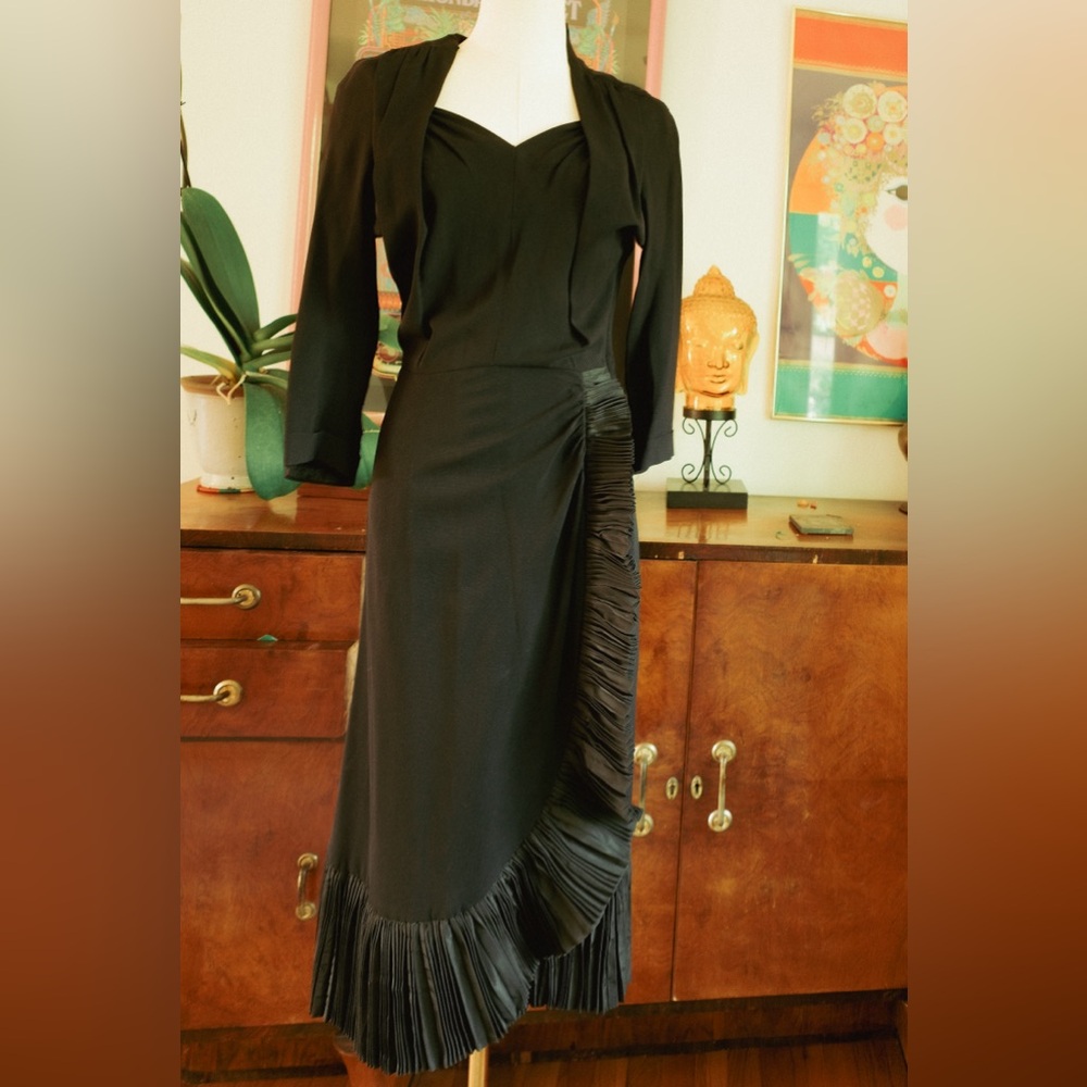 1940s/1950s Hollywood bombshell Ruffle dress